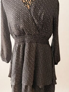 Mimi Chica Women's V-Neck Long Sleeve Smocked Waist Tiered Mini Dress - XL NWT